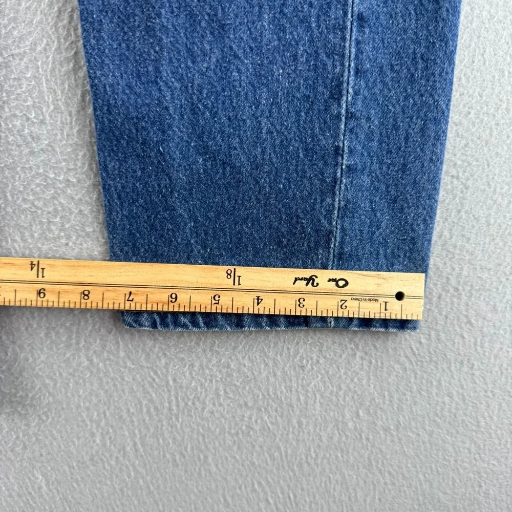 Levis there white